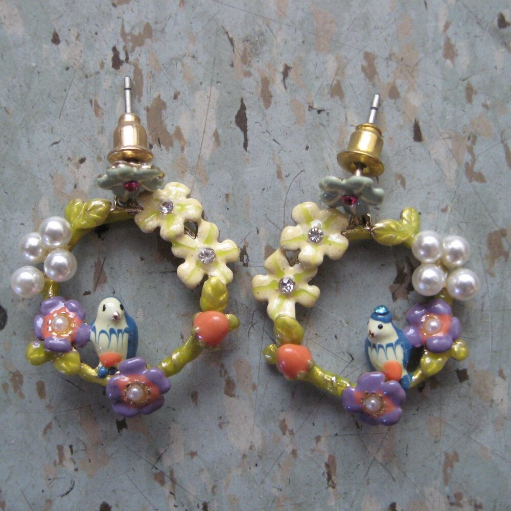 Les Nereides Tit On Flower Rose Bud Pearls Hoop Stud Earrings